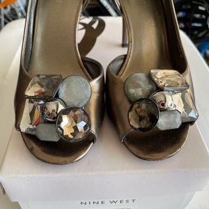 Nine West shoes pewter (6.5M)